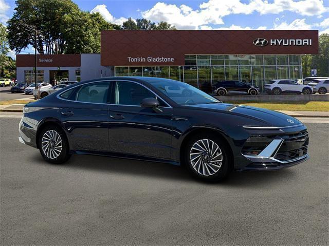 new 2025 Hyundai Sonata Hybrid car, priced at $39,090