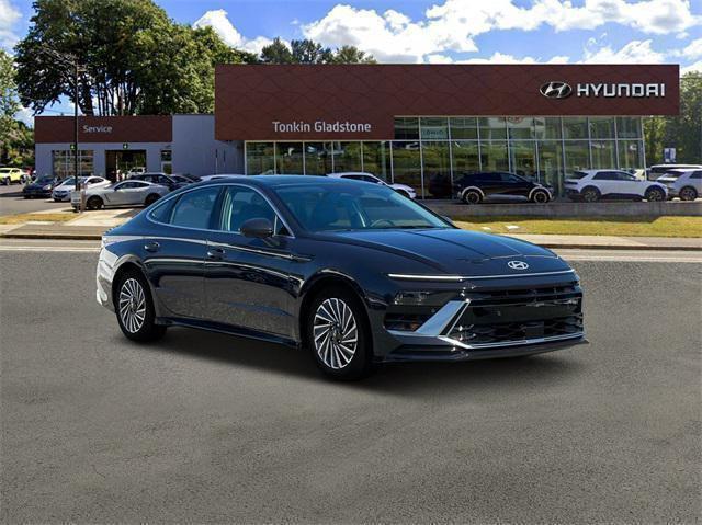 new 2025 Hyundai Sonata Hybrid car, priced at $39,090