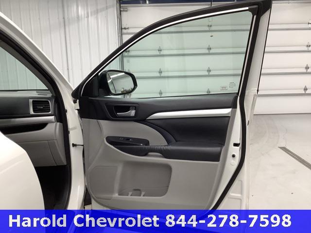 used 2016 Toyota Highlander car, priced at $15,997