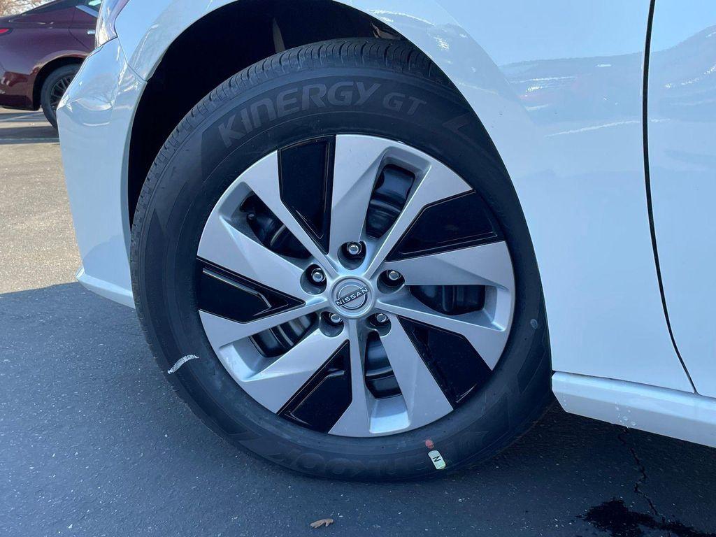 new 2025 Nissan Altima car, priced at $24,995