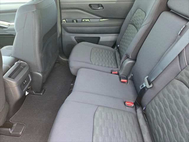 new 2025 Nissan Pathfinder car, priced at $40,450