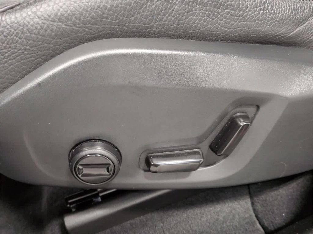 used 2022 Volvo XC60 Recharge Plug-In Hybrid car, priced at $38,065