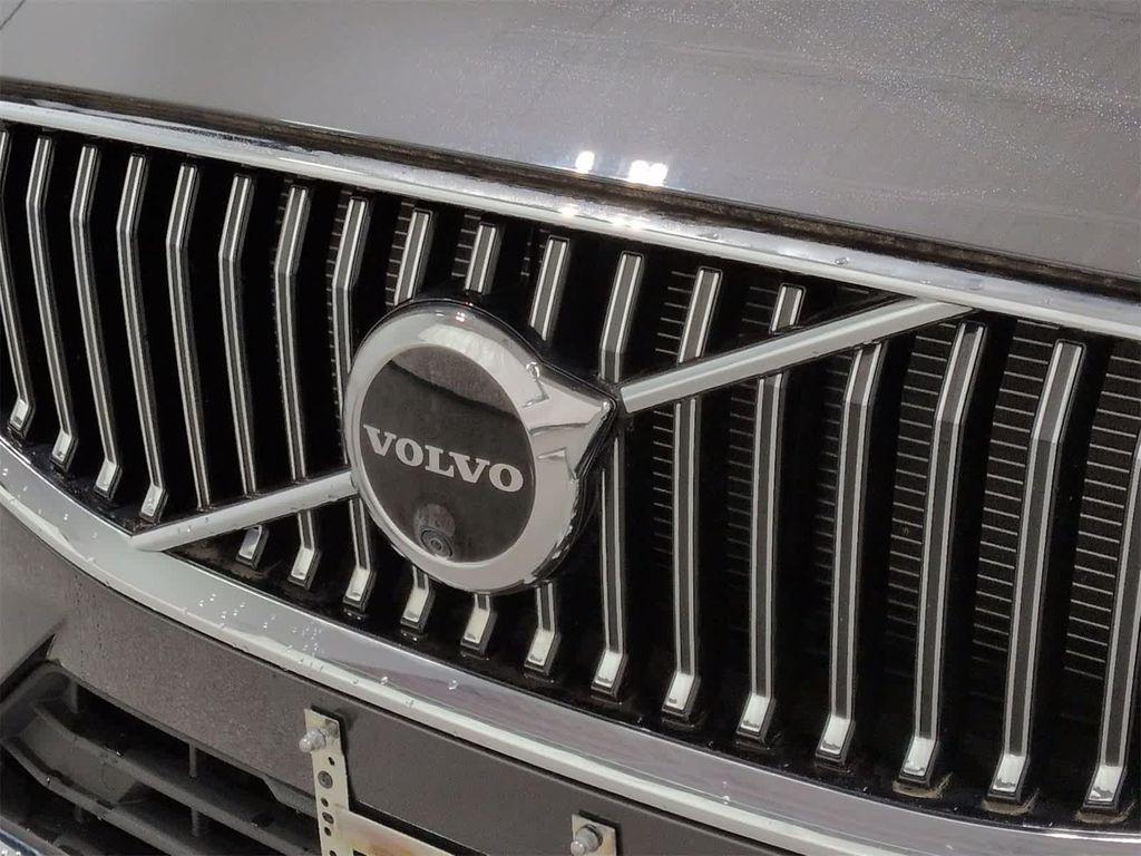 used 2022 Volvo XC60 Recharge Plug-In Hybrid car, priced at $38,065