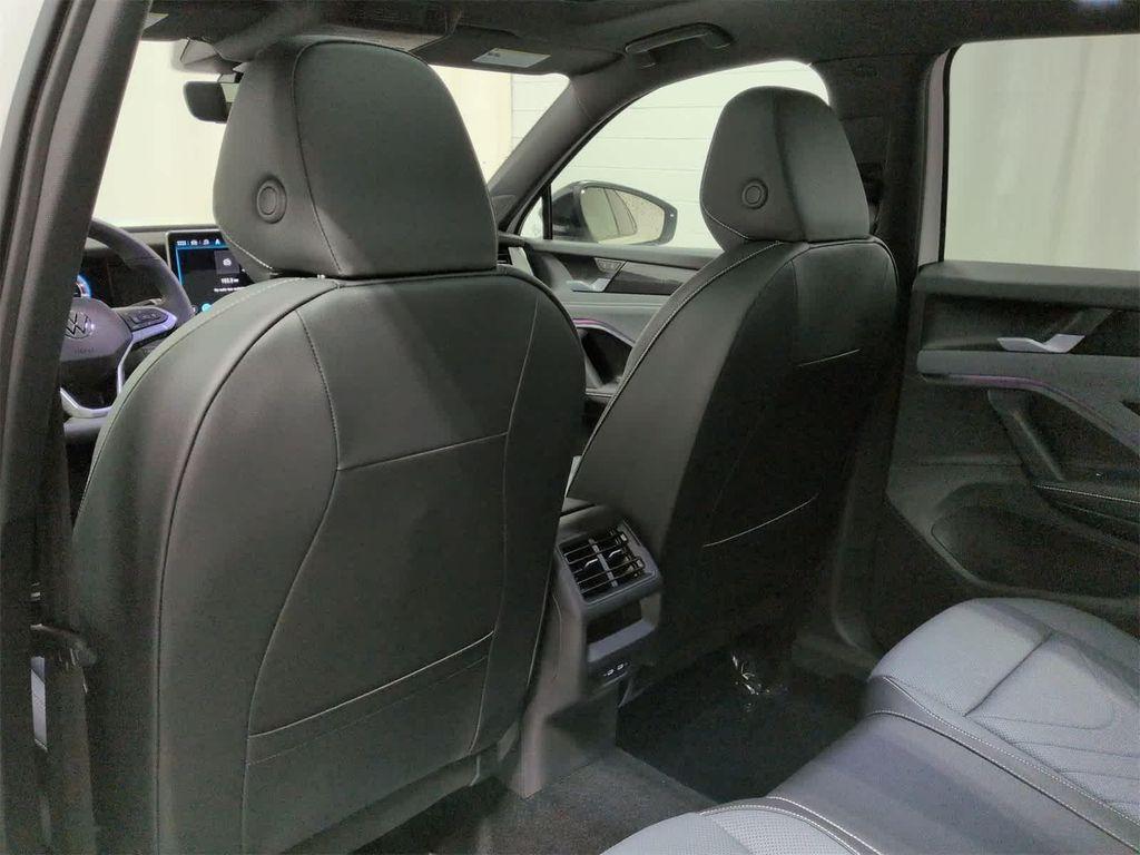 new 2025 Volkswagen Tiguan car, priced at $39,070