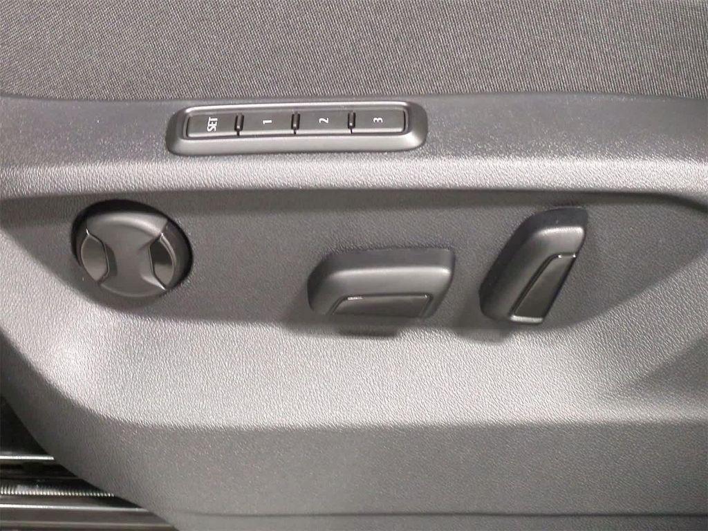 new 2026 Volkswagen Atlas Cross Sport car, priced at $51,549