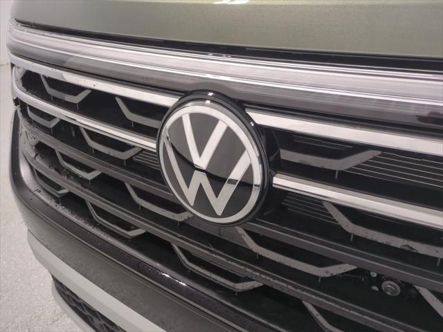 new 2025 Volkswagen Atlas car, priced at $48,714