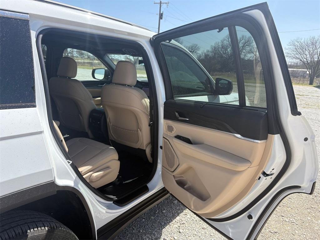 new 2025 Jeep Grand Cherokee L car, priced at $50,592