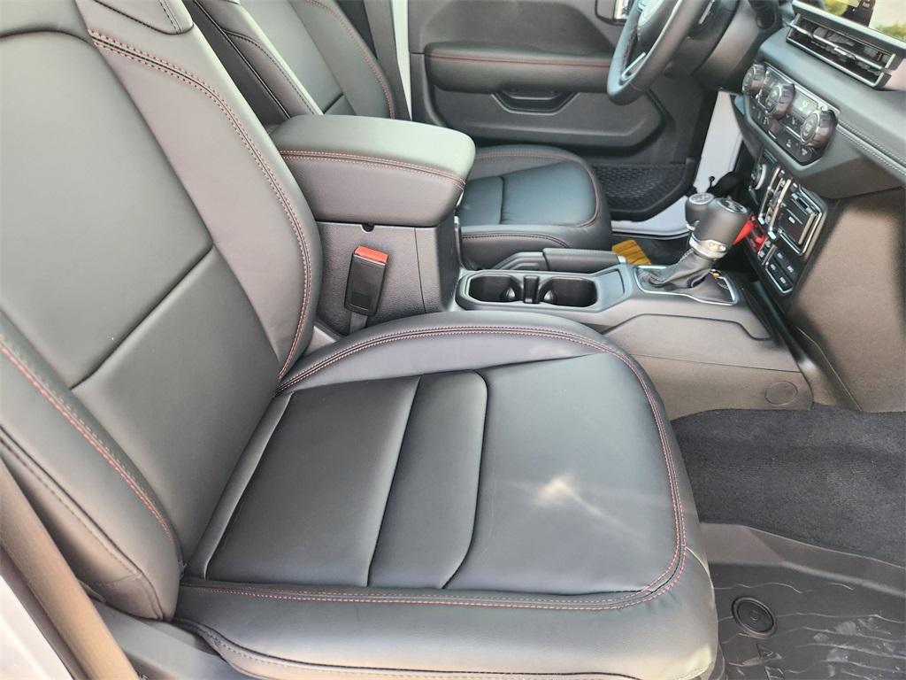new 2025 Jeep Wrangler car, priced at $60,585