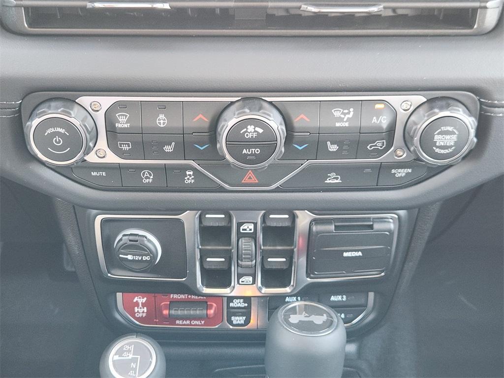 new 2025 Jeep Wrangler car, priced at $60,585