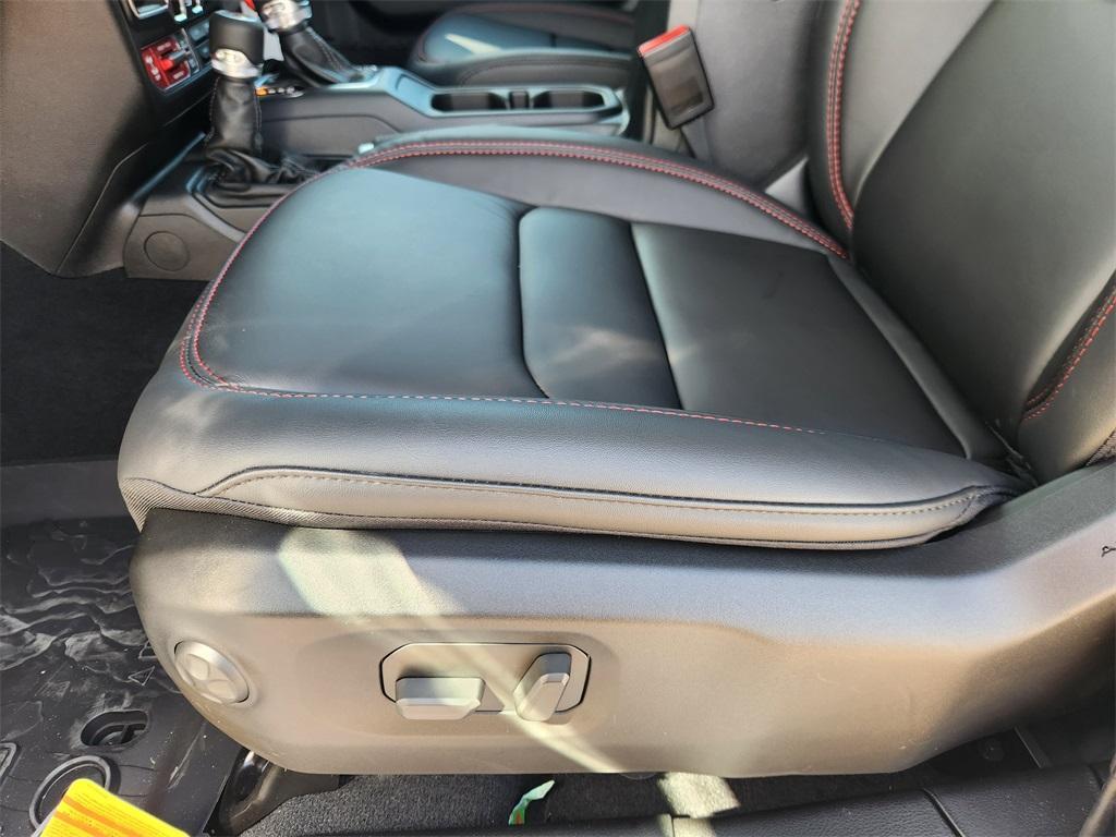 new 2025 Jeep Wrangler car, priced at $60,585