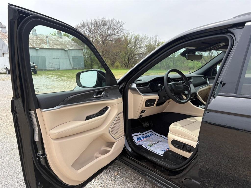 new 2025 Jeep Grand Cherokee car, priced at $51,223