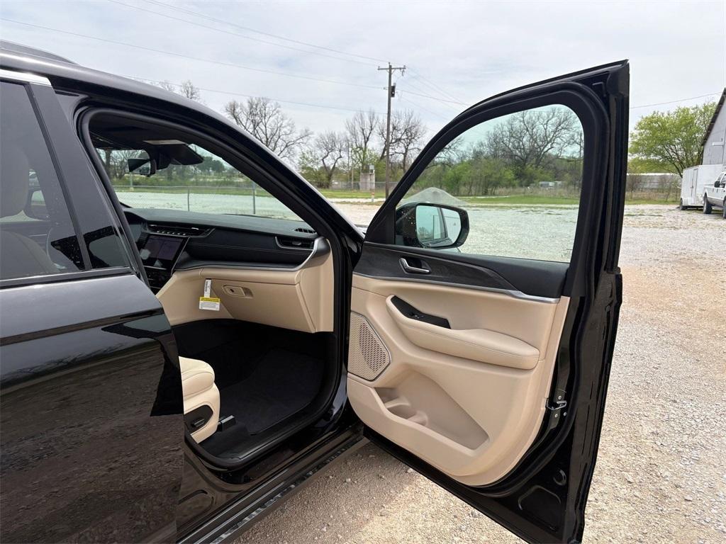 new 2025 Jeep Grand Cherokee car, priced at $51,223