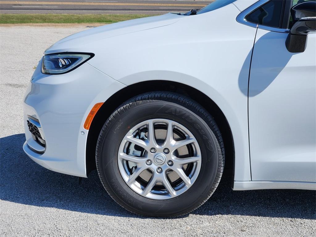 new 2026 Chrysler Pacifica car, priced at $38,865