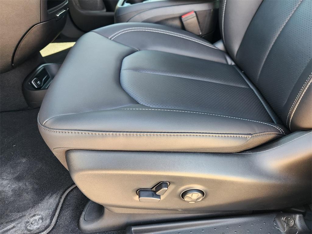 new 2026 Chrysler Pacifica car, priced at $38,865