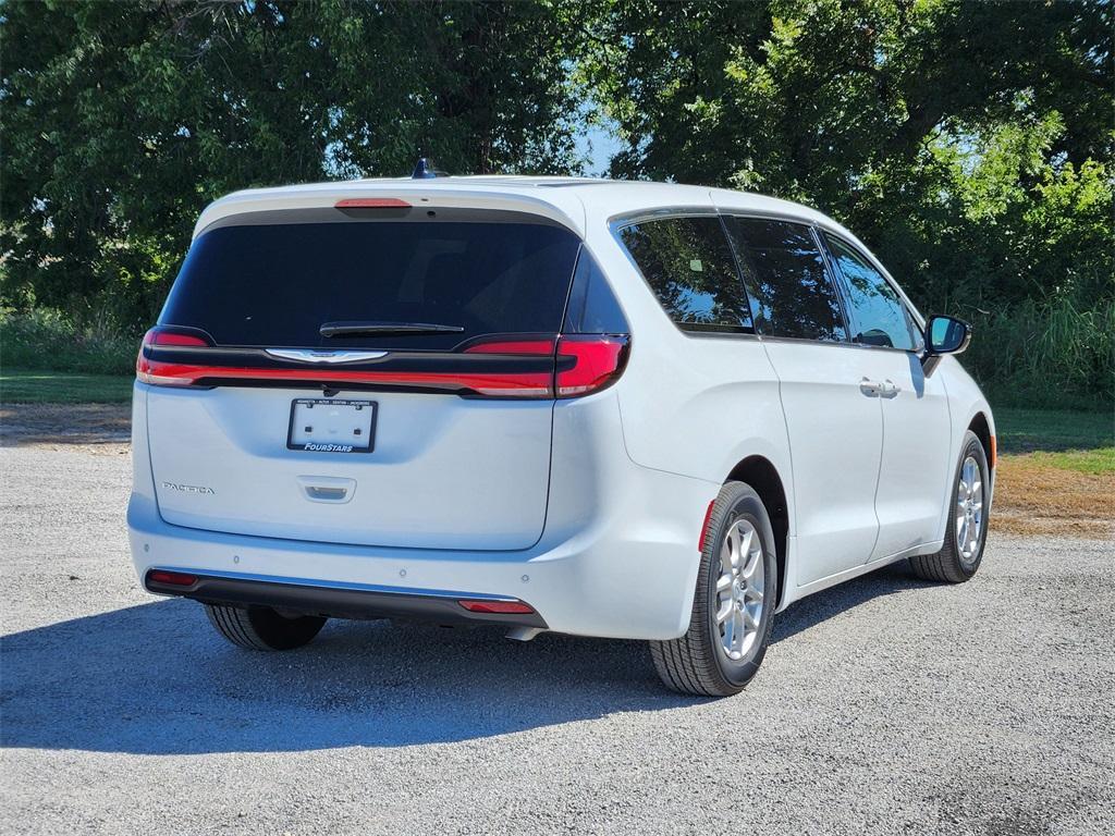 new 2026 Chrysler Pacifica car, priced at $38,865