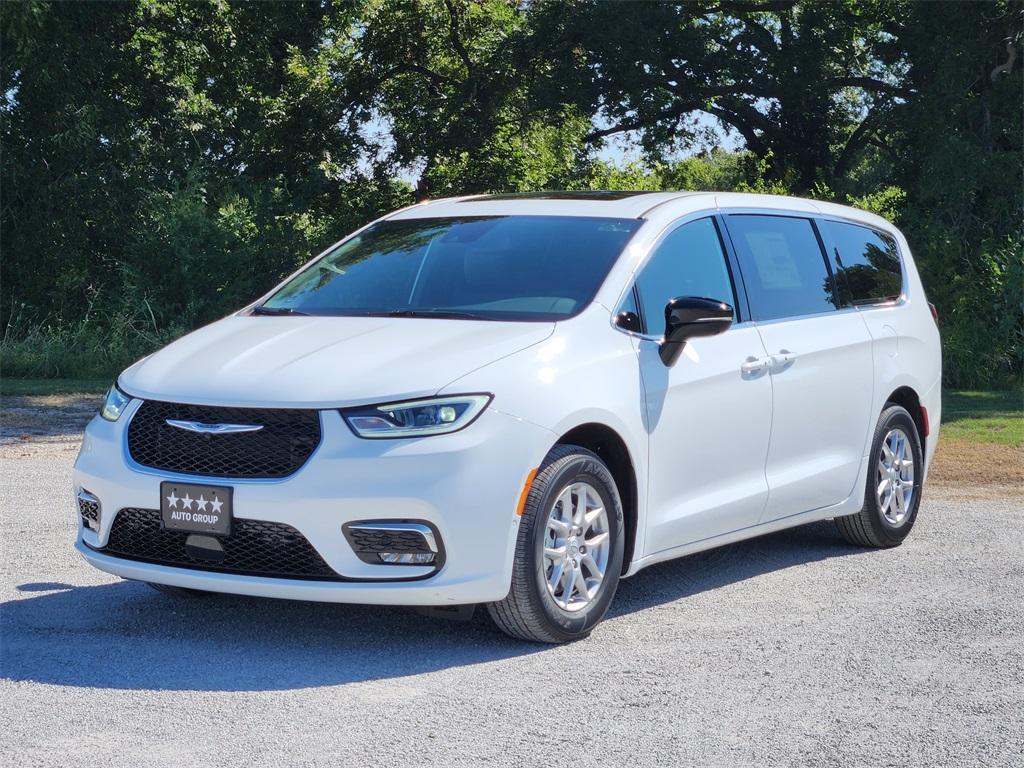 new 2026 Chrysler Pacifica car, priced at $38,865