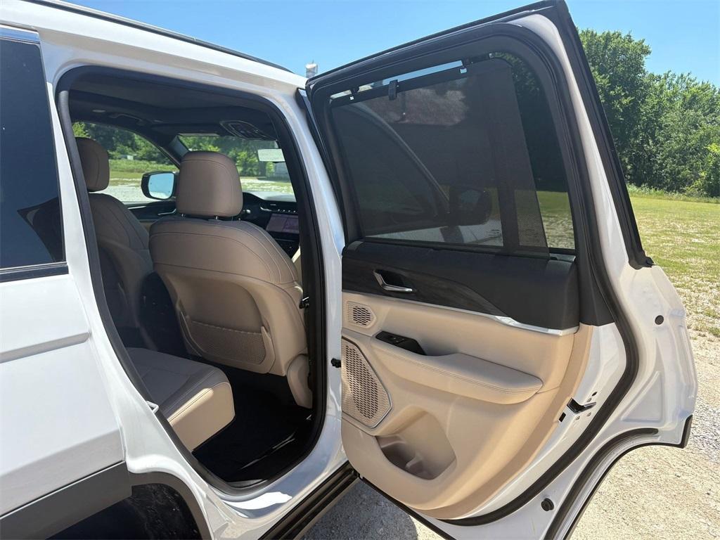 new 2025 Jeep Grand Cherokee car, priced at $50,626