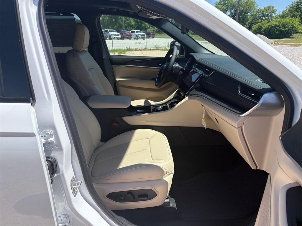 new 2025 Jeep Grand Cherokee car, priced at $50,626