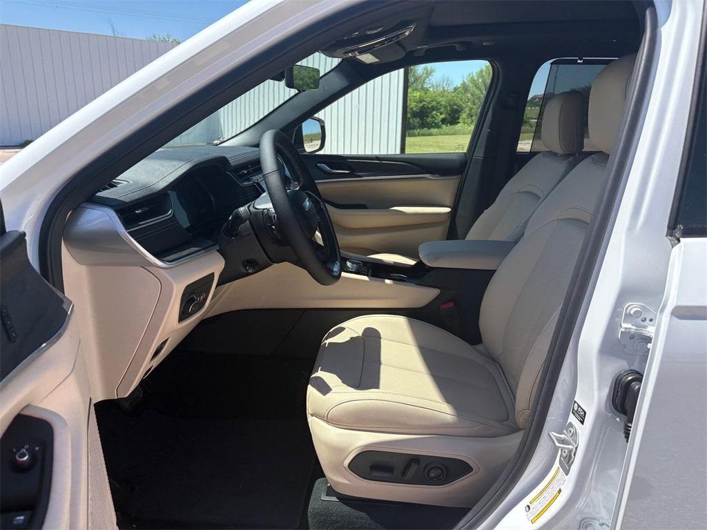new 2025 Jeep Grand Cherokee car, priced at $50,626