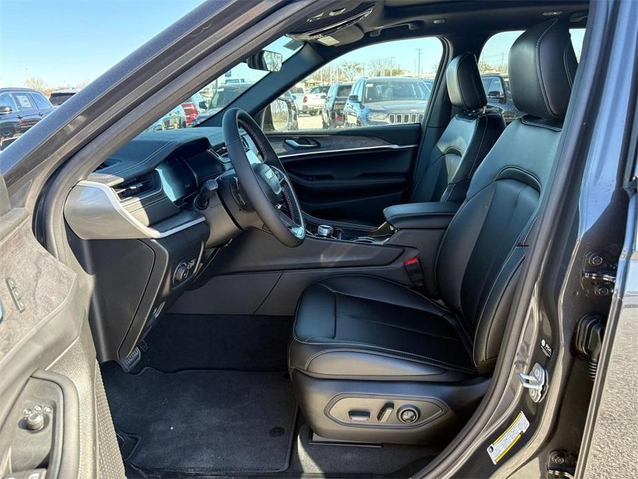 new 2025 Jeep Grand Cherokee car, priced at $44,339