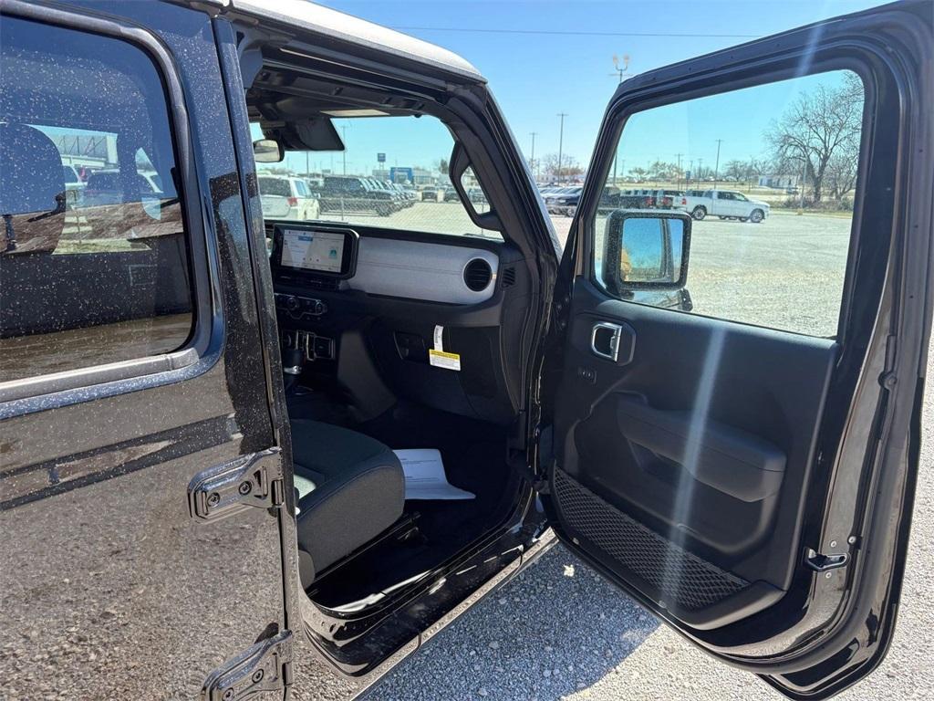 new 2025 Jeep Wrangler car, priced at $43,168
