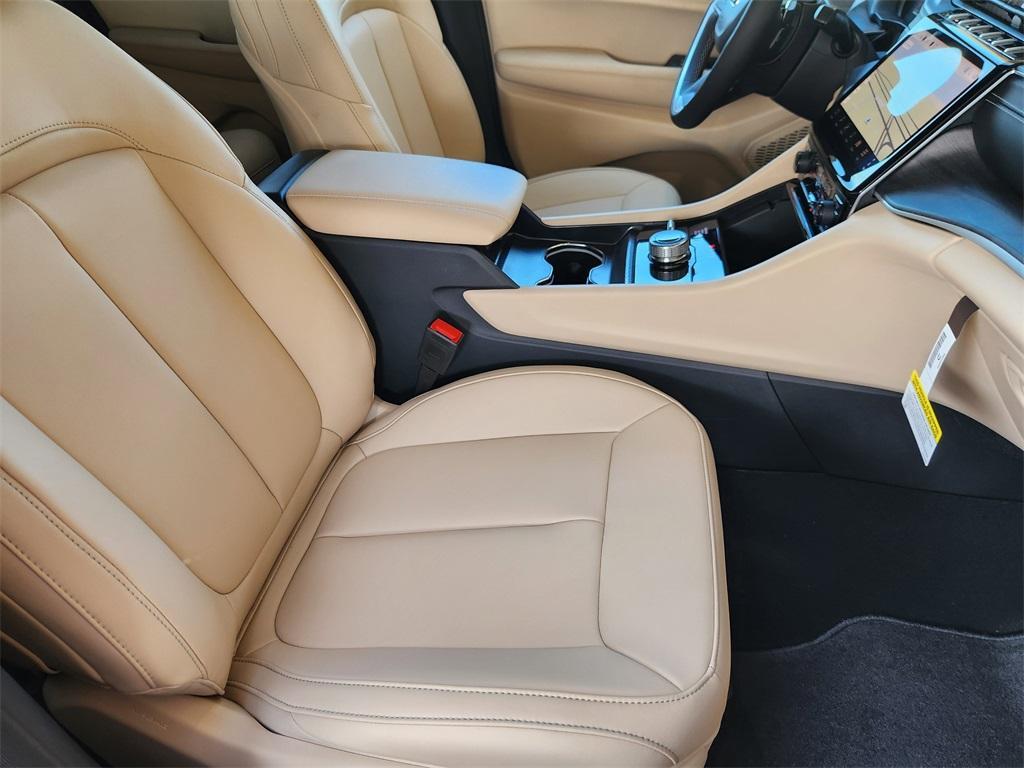 new 2025 Jeep Grand Cherokee car, priced at $45,521