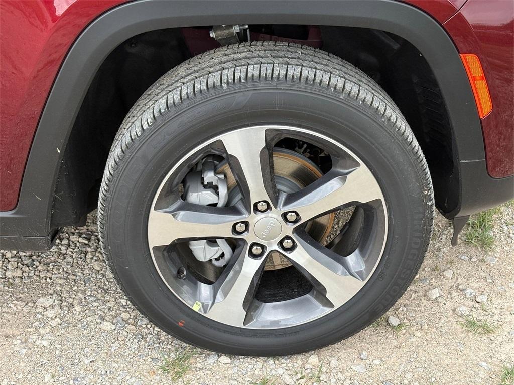 new 2025 Jeep Grand Cherokee car, priced at $45,521