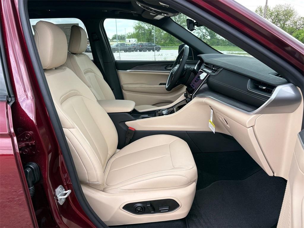 new 2025 Jeep Grand Cherokee car, priced at $45,521