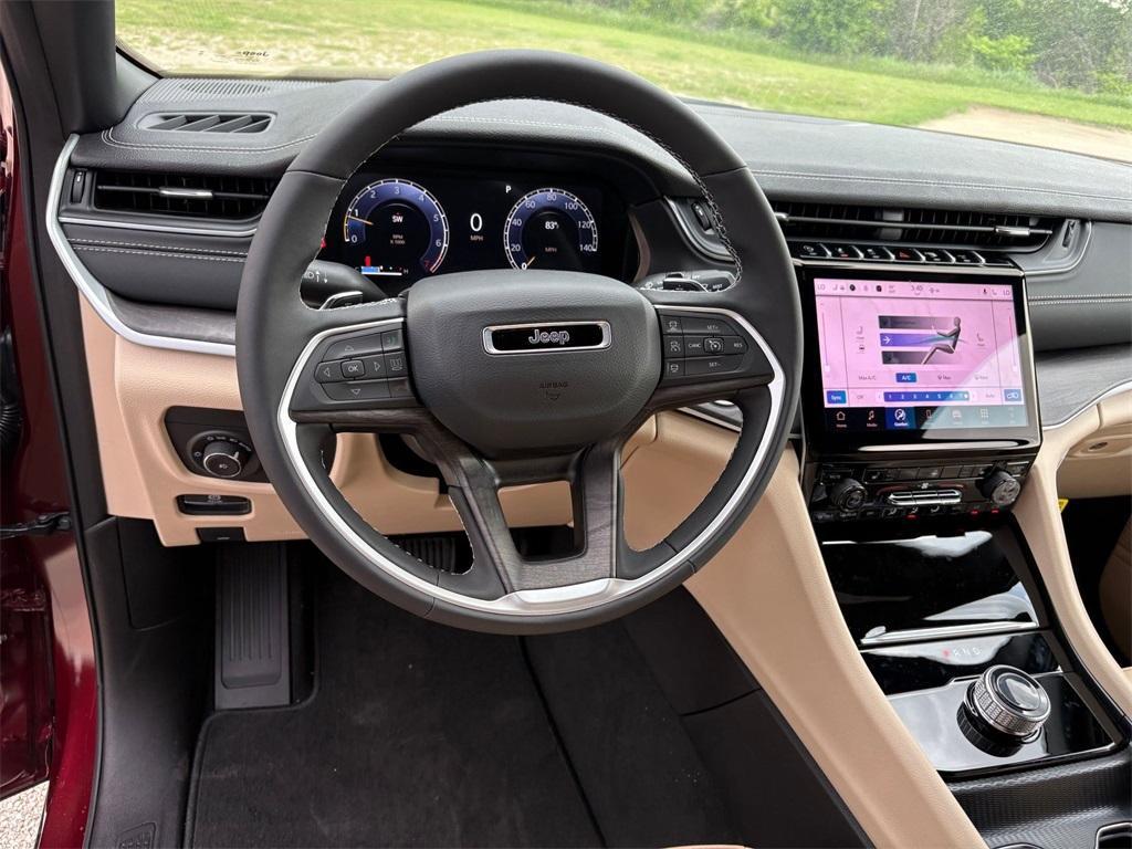 new 2025 Jeep Grand Cherokee car, priced at $45,521