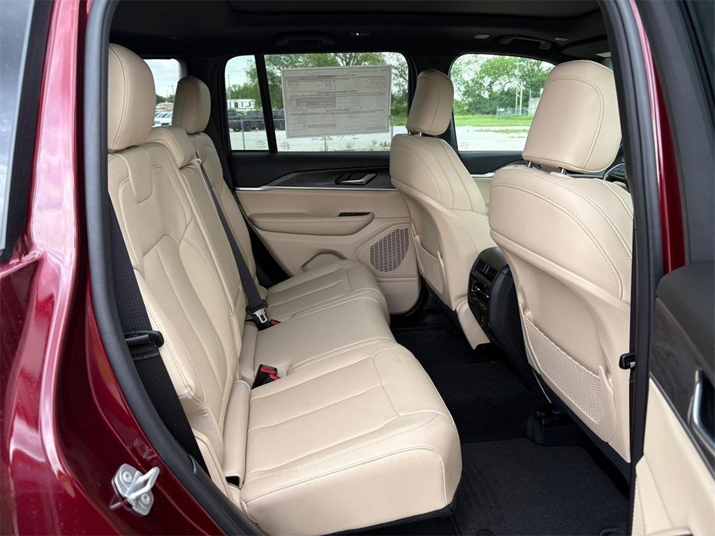 new 2025 Jeep Grand Cherokee car, priced at $45,521