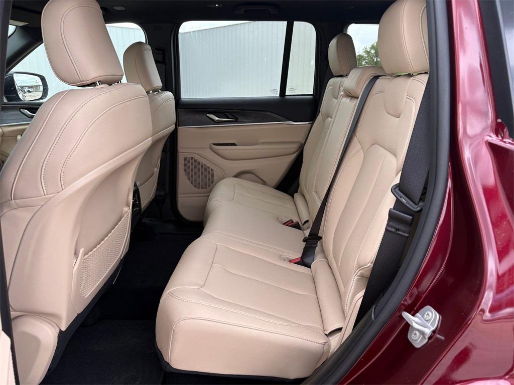 new 2025 Jeep Grand Cherokee car, priced at $45,521
