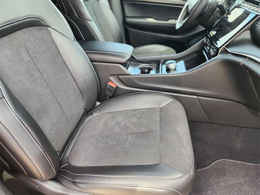 new 2025 Jeep Grand Cherokee L car, priced at $42,498