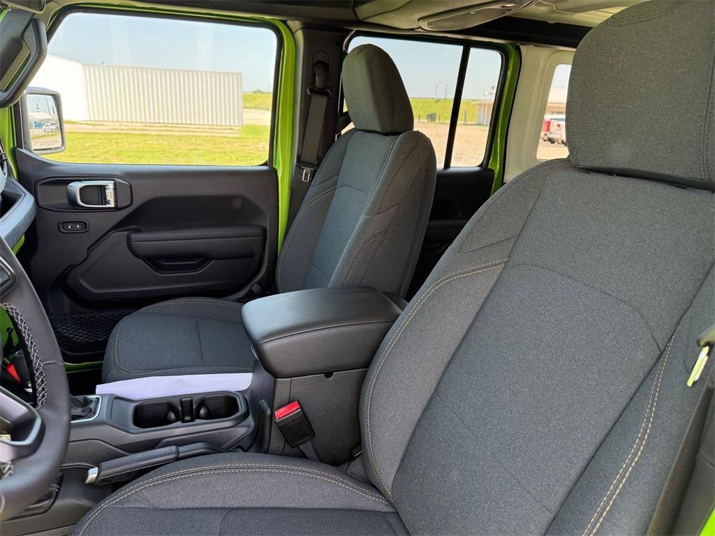 new 2025 Jeep Wrangler car, priced at $47,692
