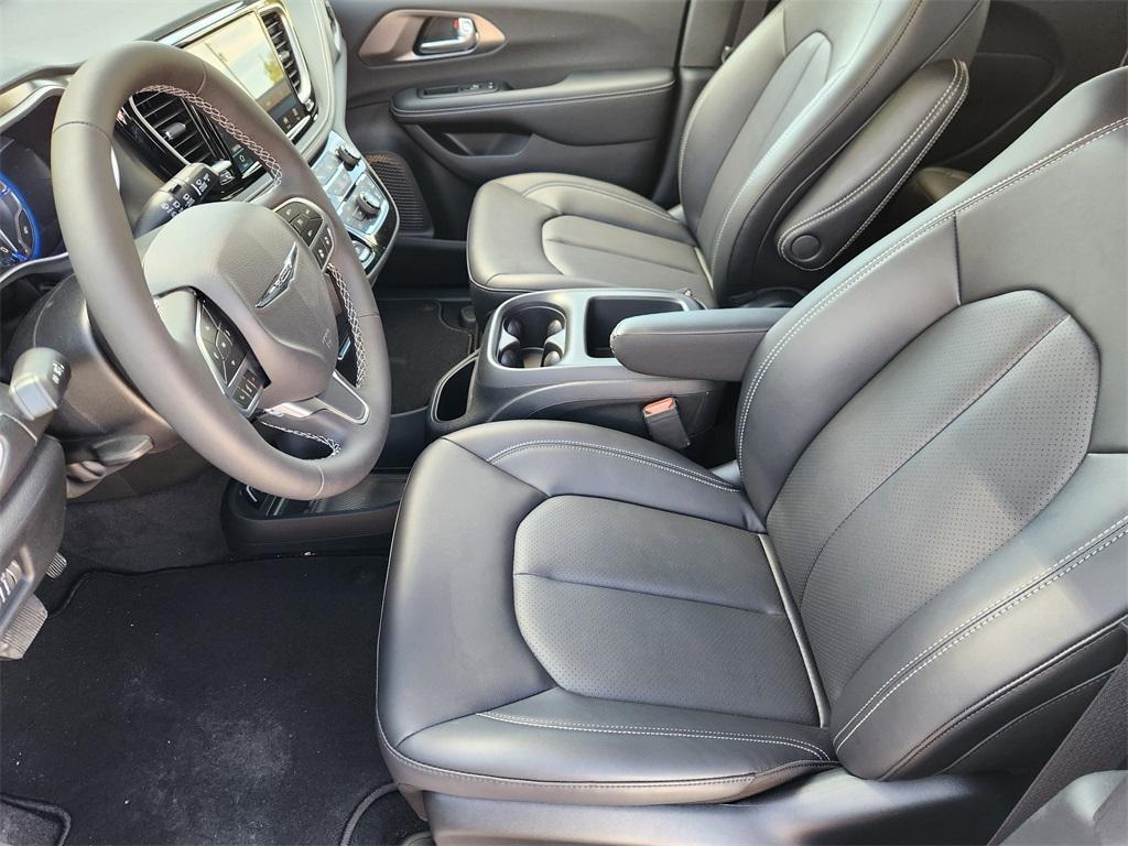 new 2026 Chrysler Pacifica car, priced at $40,918