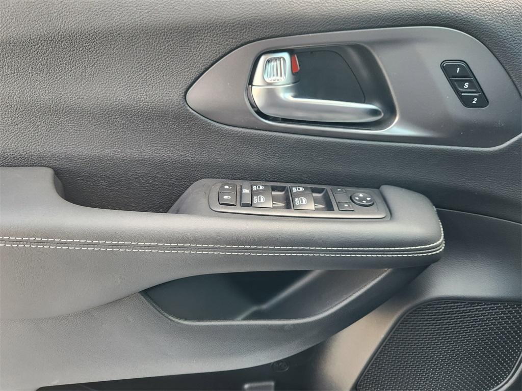 new 2026 Chrysler Pacifica car, priced at $40,918