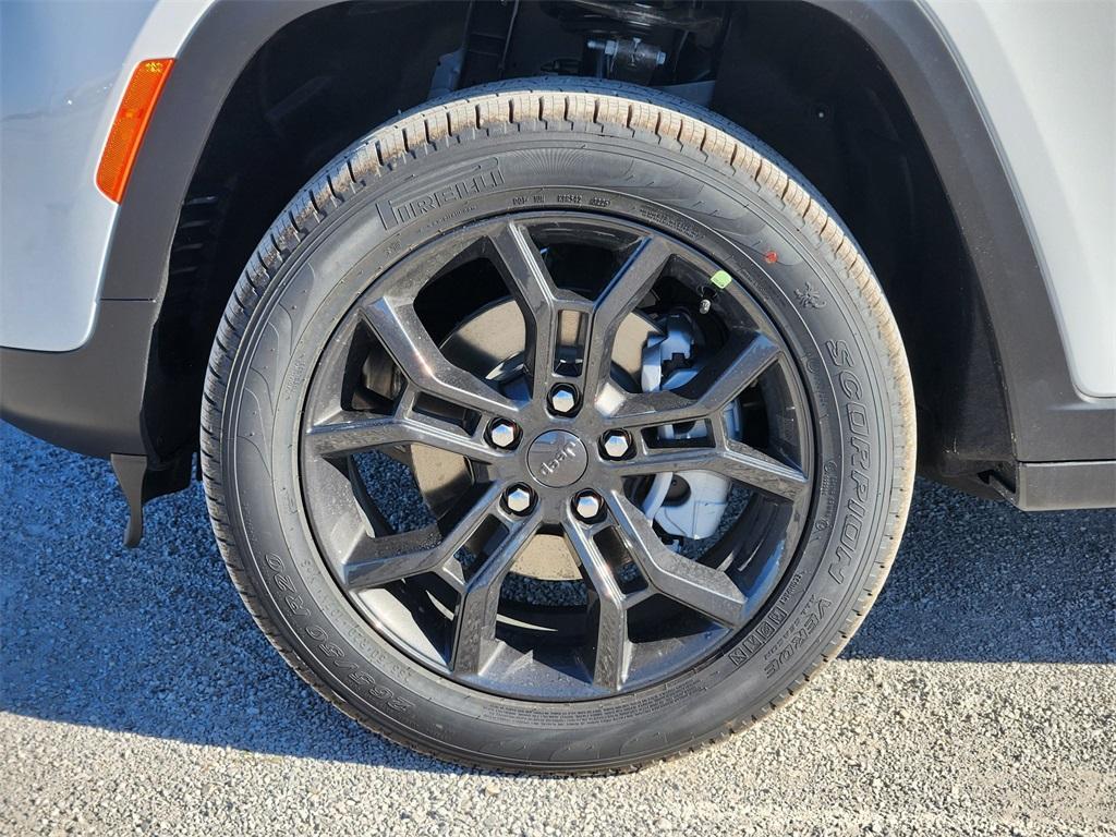 new 2025 Jeep Grand Cherokee car, priced at $46,321