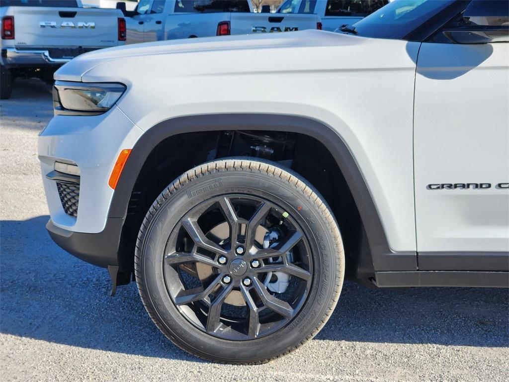 new 2025 Jeep Grand Cherokee car, priced at $46,321