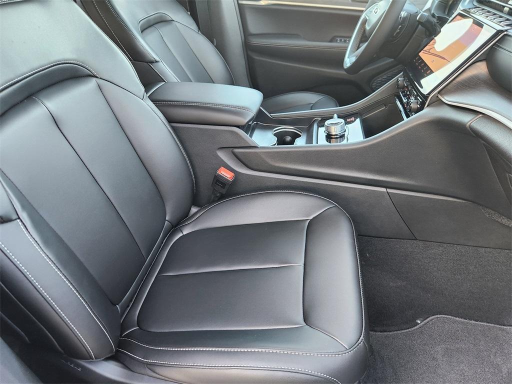 new 2025 Jeep Grand Cherokee car, priced at $46,321