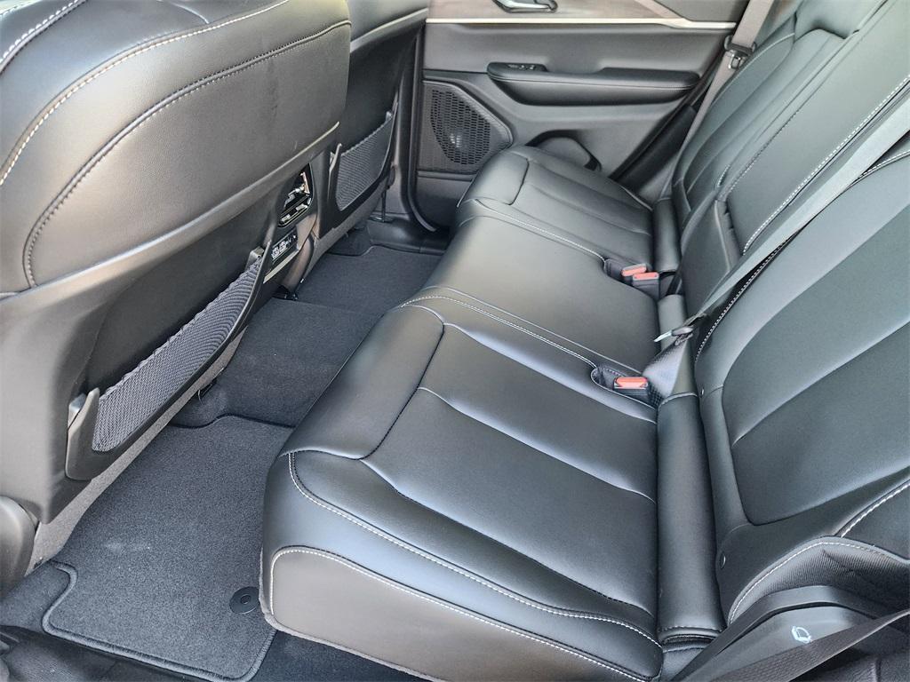 new 2025 Jeep Grand Cherokee car, priced at $46,321