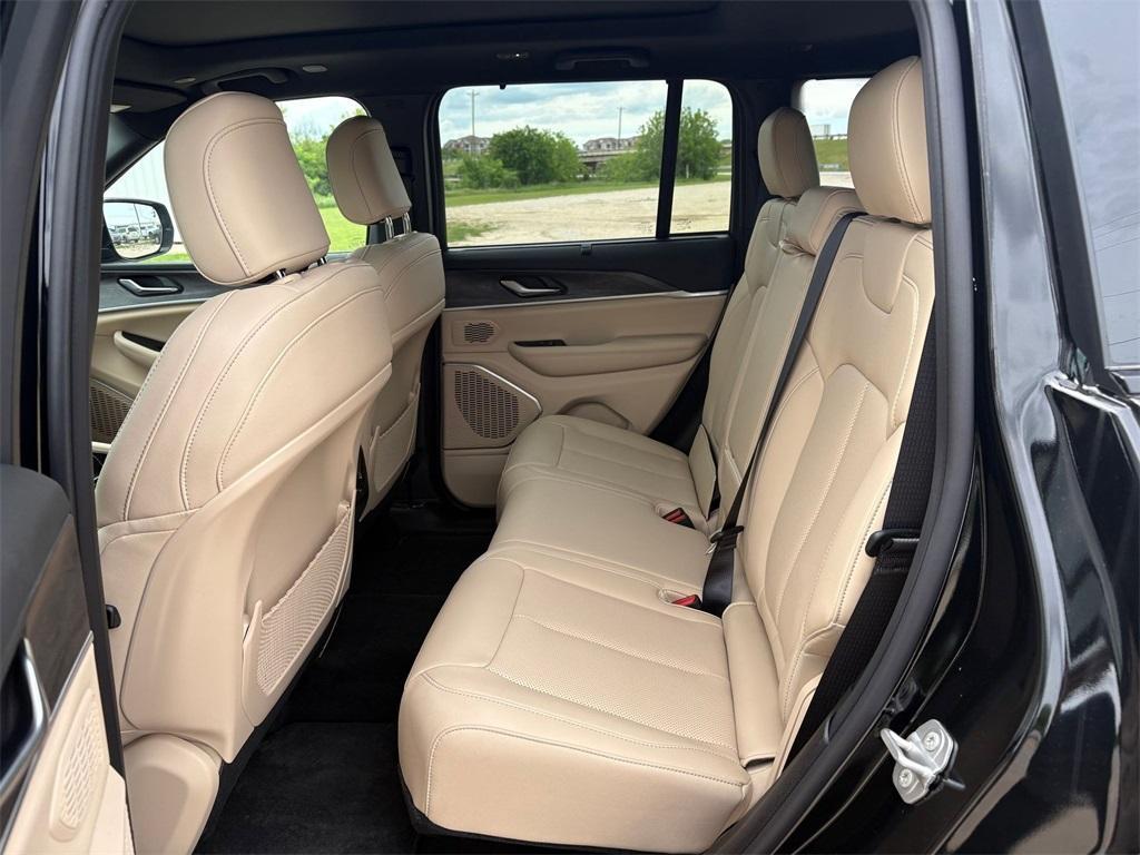new 2025 Jeep Grand Cherokee car, priced at $51,221