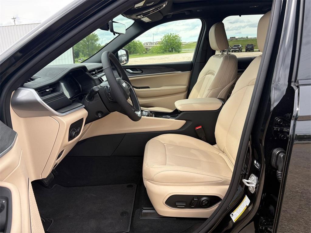 new 2025 Jeep Grand Cherokee car, priced at $51,221