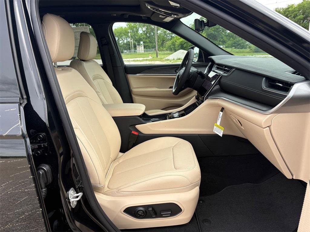 new 2025 Jeep Grand Cherokee car, priced at $51,221