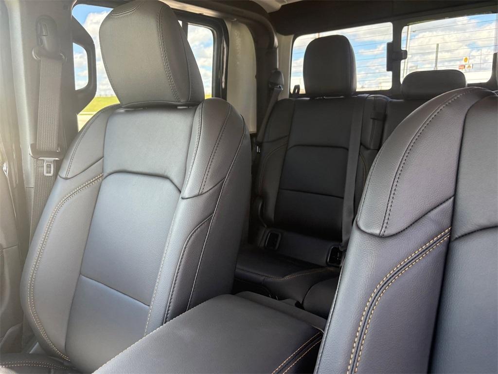 new 2025 Jeep Gladiator car, priced at $44,329