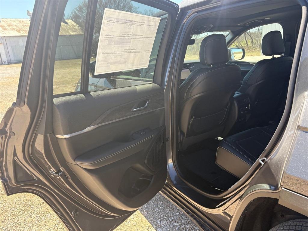new 2025 Jeep Grand Cherokee car, priced at $46,934