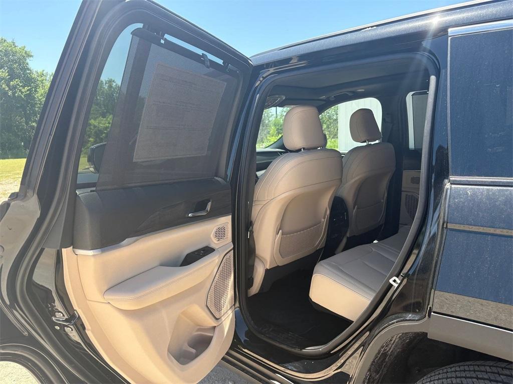 new 2025 Jeep Grand Cherokee car, priced at $49,179