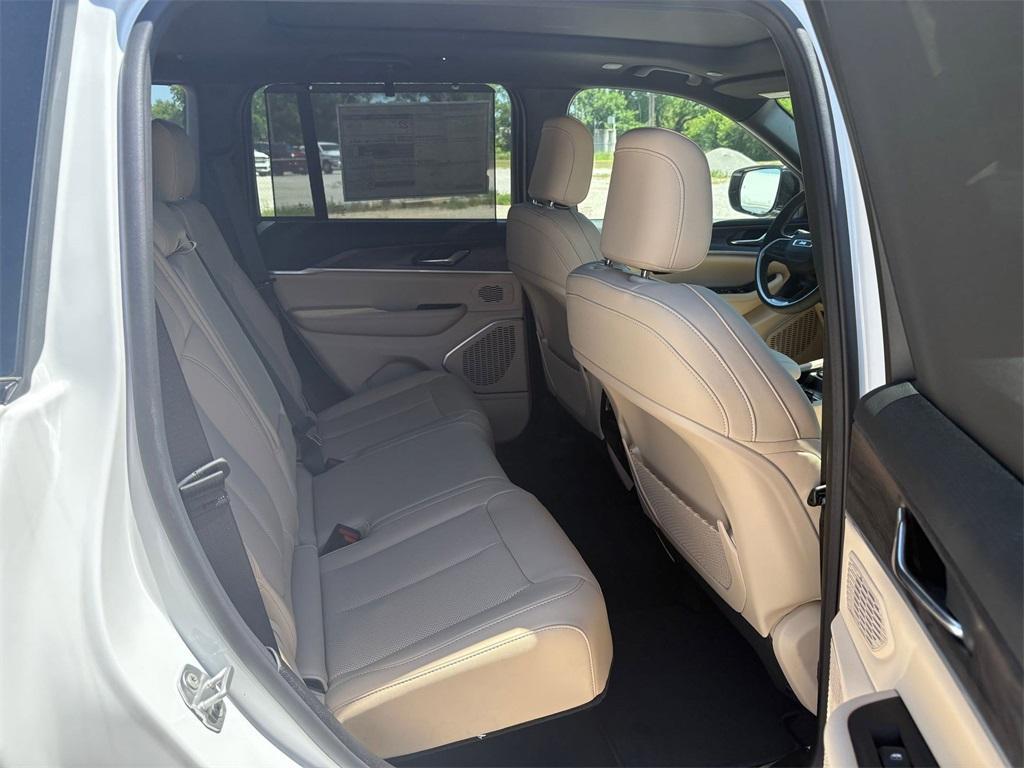 new 2025 Jeep Grand Cherokee car, priced at $48,584