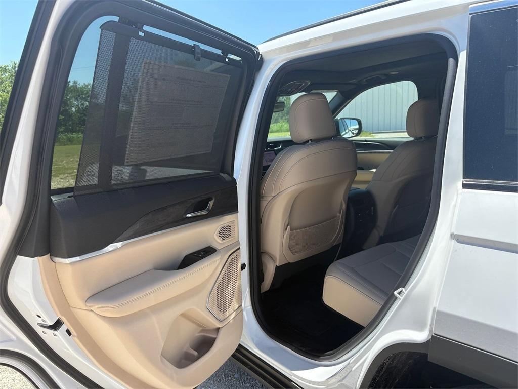 new 2025 Jeep Grand Cherokee car, priced at $48,584