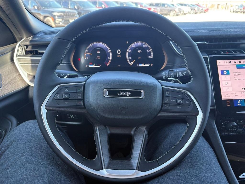 new 2025 Jeep Grand Cherokee car, priced at $47,162