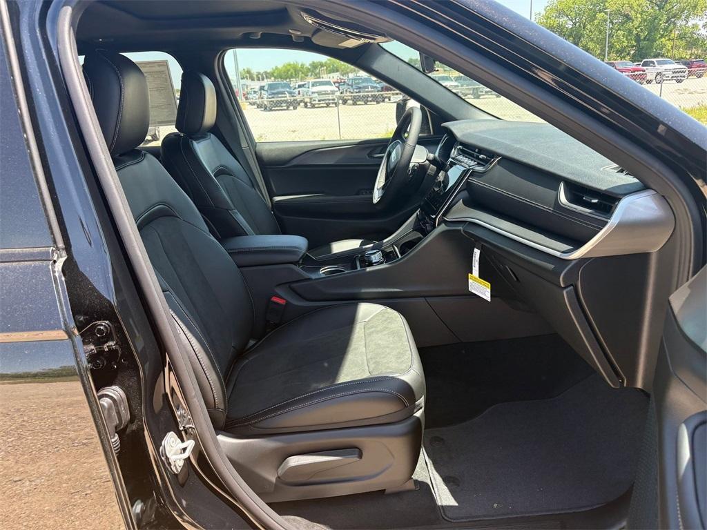 new 2025 Jeep Grand Cherokee car, priced at $41,855