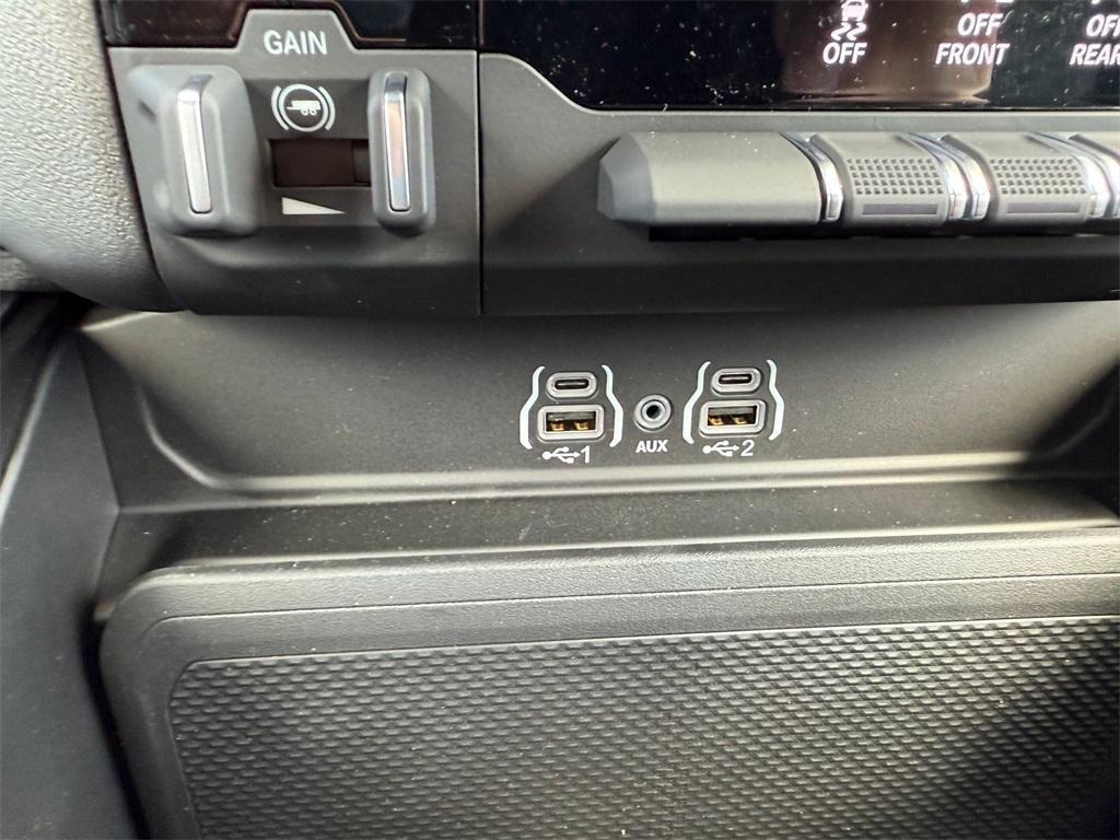 new 2025 Ram 1500 car, priced at $48,647